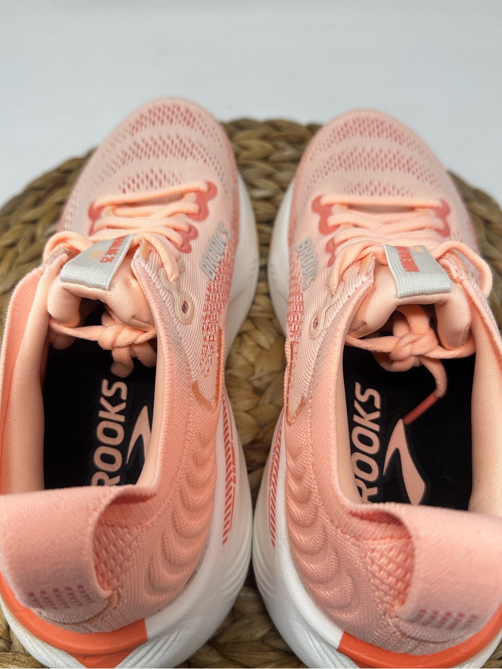 BROOKS Adrenaline GTS 25 Running Shoes Peach Echo Coconut Size 6.5 Women's - Picture 8 of 9